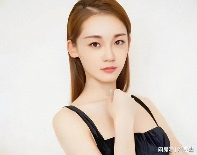 能装了永远红不了更别说拿奖了澳门新葡京冯小刚直言：她太(图10)