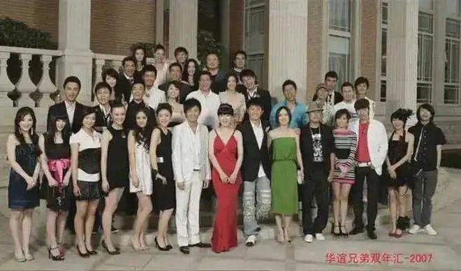 门故事：从风光无限到一地鸡毛澳门新葡京网页华谊家族的豪(图9)