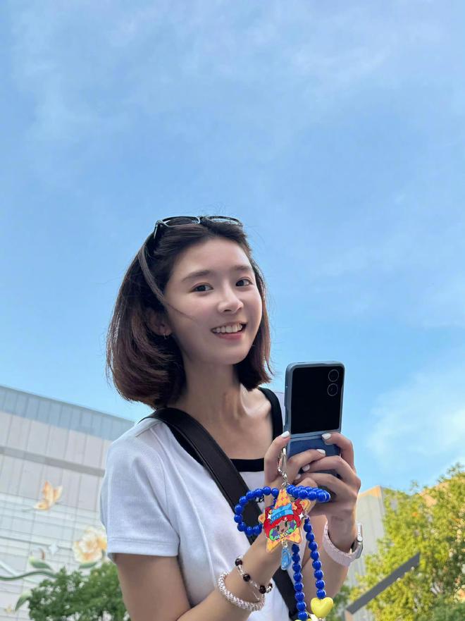 无辜遭网暴连夜删评不一定是心虚新葡京于朦胧去世第3天宋伊人(图10) 无辜遭网暴连夜删评不一定是心虚新葡京于朦胧去世第3天宋伊人(图10)